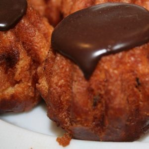 Ромовая Баба на смеси 4501 абрикос + монтесдоба3 и помадка шоколадная сухая компании Фудмикс