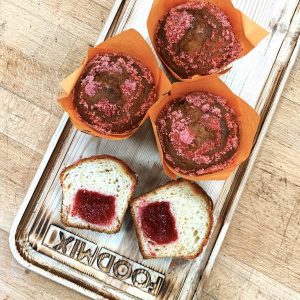 Маффин на смеси Монтемикс 4501 арт.Вишня и начинки ДэллиФрут со вкусом малины производства компании Фудмикс