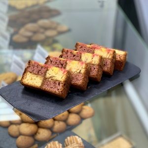 Пирог Ты и Я с использованием смесей Монабейк 6003 арт. Черная смородина, арт. Лимон, начинок ДэллиФрут Лимон,Черная смородина компании Фудмикс